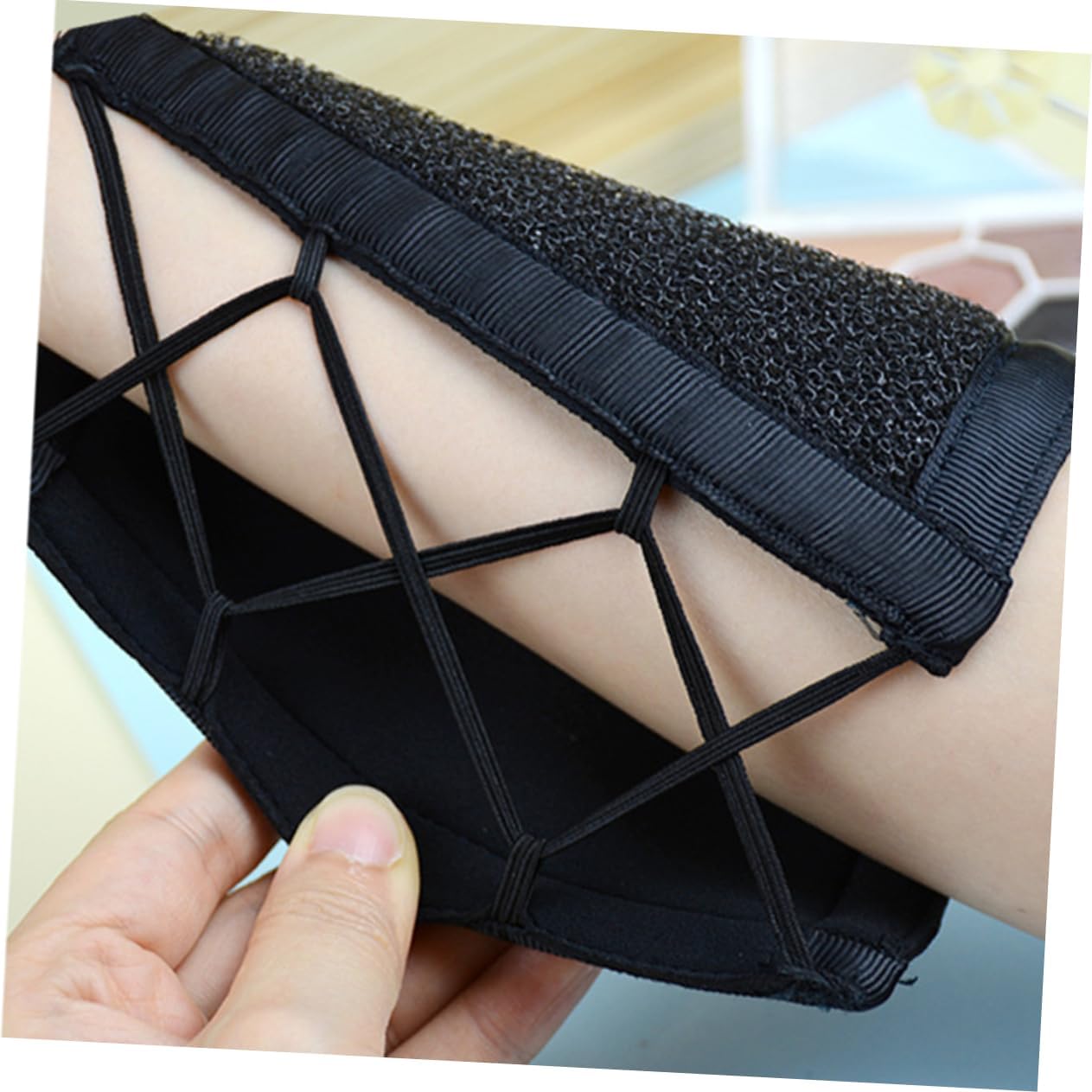 Mikinona 1 Piece Arm Band Cleaner for Cosmetics for Eyeshadows and Powders Accessory for Makeup Lovers