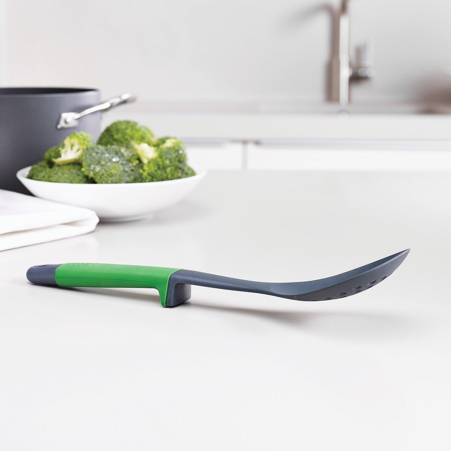 Joseph Joseph Elevate - Kitchen tools & gadgets Carousel 6-Piece Utensil Set with rotating stand, Ergonomic silicone handles, non stick head- Green