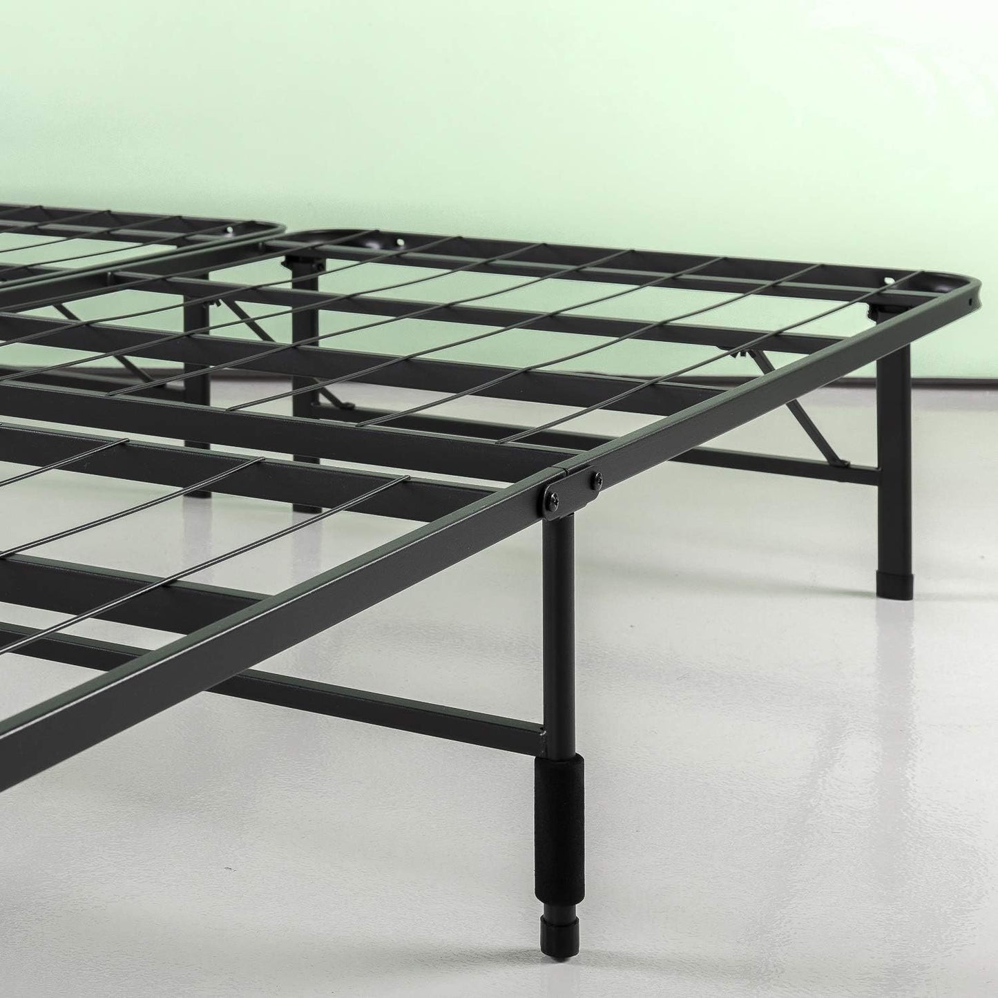 Zinus 12 Inch SmartBase Mattress Foundation, Platform Bed Frame, Box Spring Replacement, Quiet Noise-Free, Queen