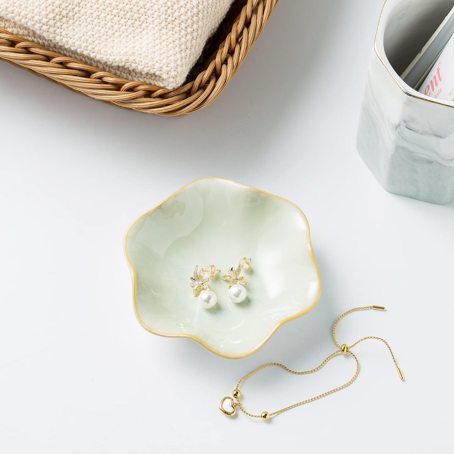 BEUNAIZER Jewelry Dish Tray, Ring Dish, Ceramic Trinket Tray, Key Bowl, Decorative Plate, Gifts for Friends Sisters Daughter Mother(light green) (JS202)