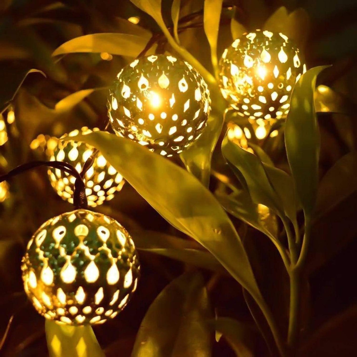 Betus 10Ft 20 LED Moroccan Globe LED Fairy String Lights - Battery Powered Party Hanging Waterproof Lights Decor for Christmas, Garden, Porch, Patio, Indoor & Wedding (Warm White)