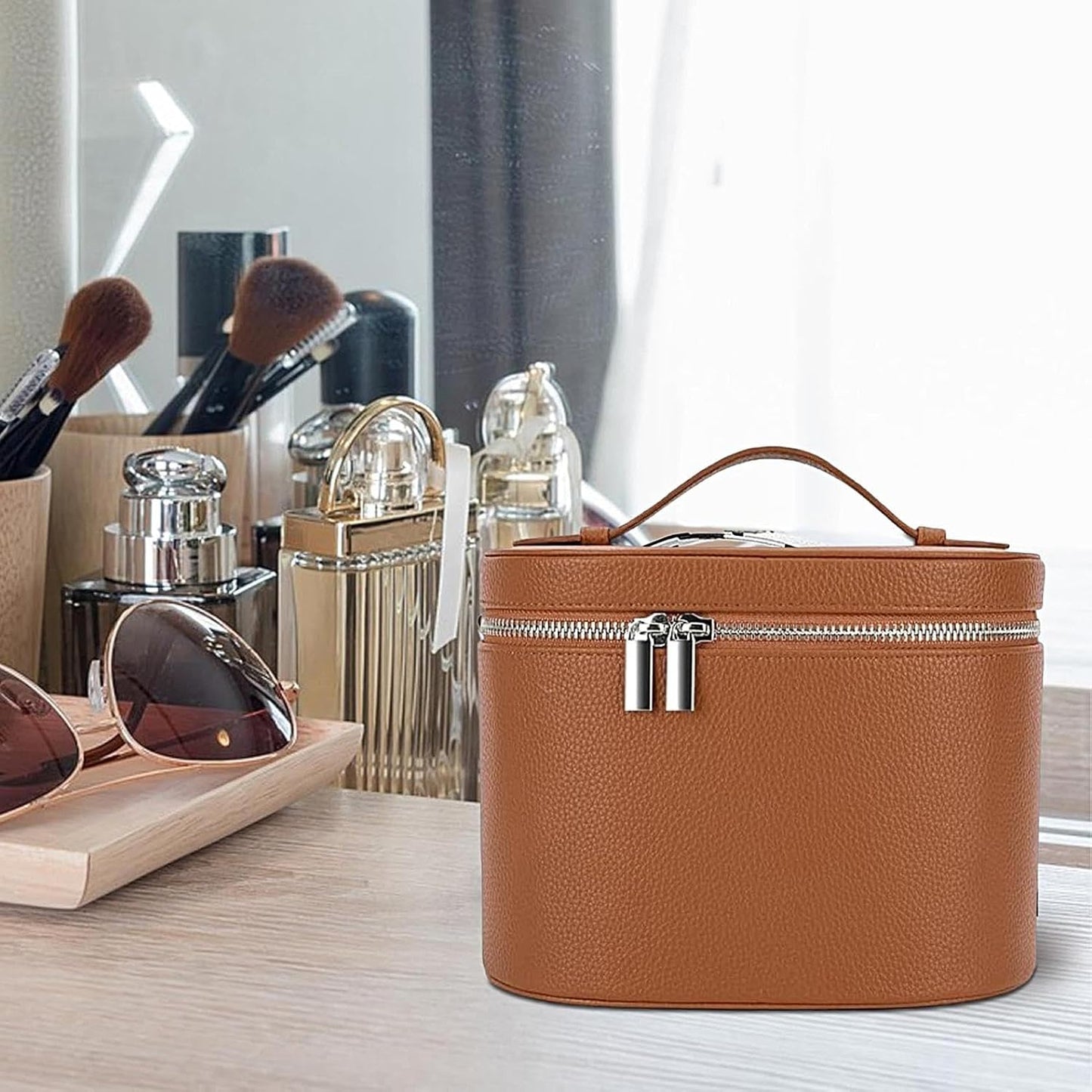 Pu Leather Cosmetic Bag, Waterproof Travel Makeup Organizer, Zipper Vanity Pouch Tote, 24x14x16cm for Jewelry Toiletries Girls Train Car Beach Bathroom Use Construction to Protect
