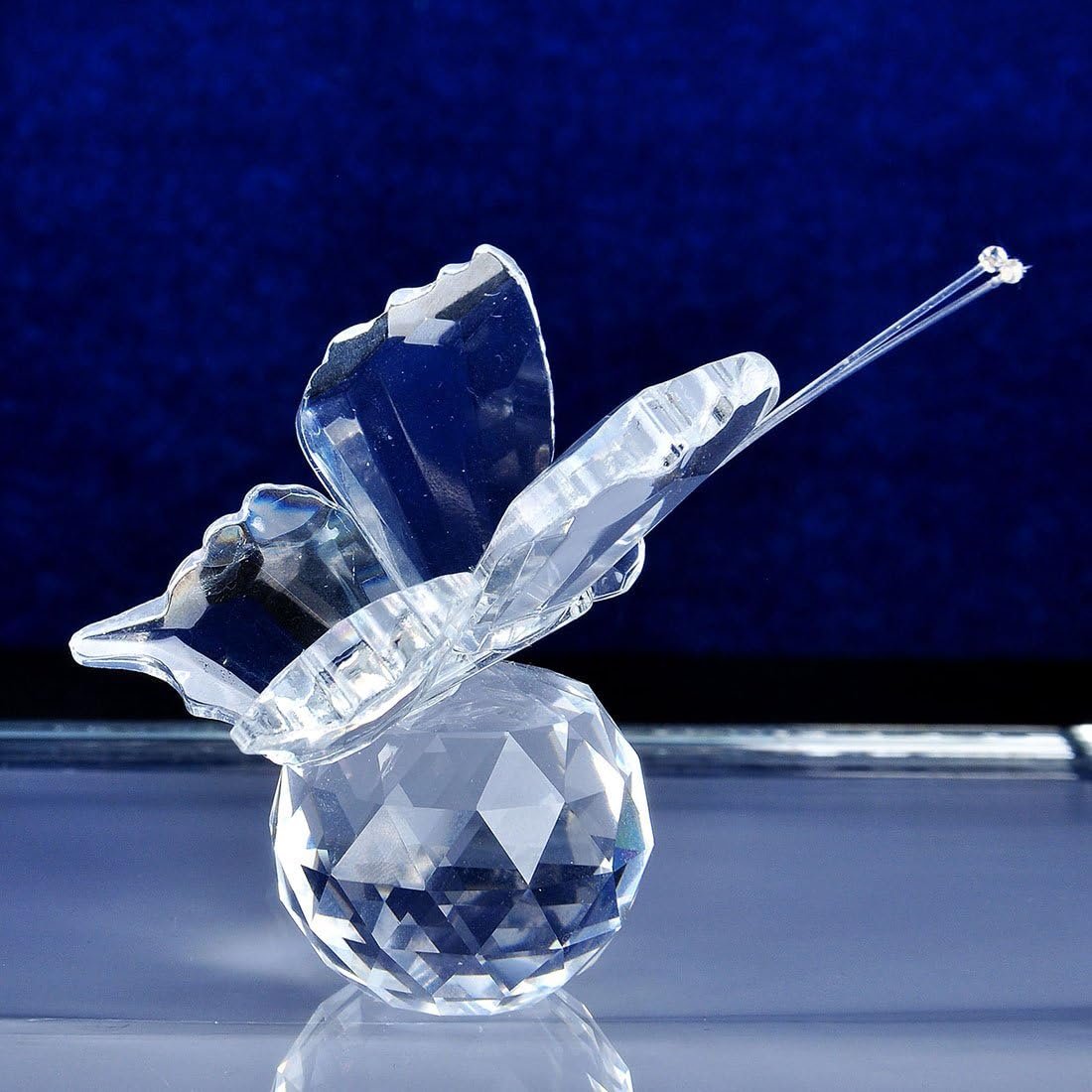 H&D HYALINE & DORA Crystal Flying Butterfly with Glass Ball Base Figurine Collection Ornament Statue Collectible Animal (Clear)