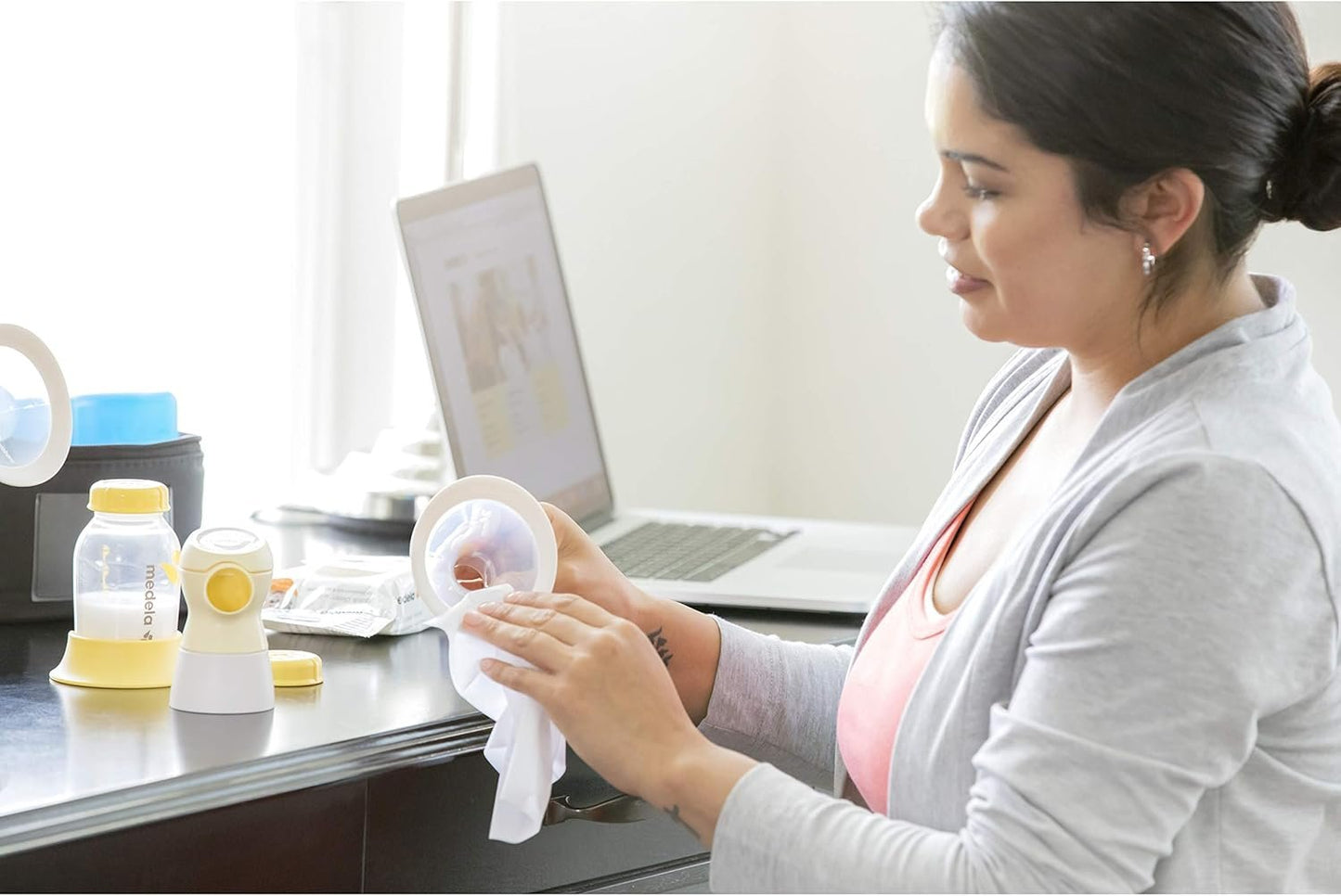 Medela Quick Clean Breast Pump and Accessory Wipes 90ct, 3 Packs of 30 Count, Resealable, Convenient and Hygienic On The Go Cleaning for Tables, Countertops, Chairs, and More