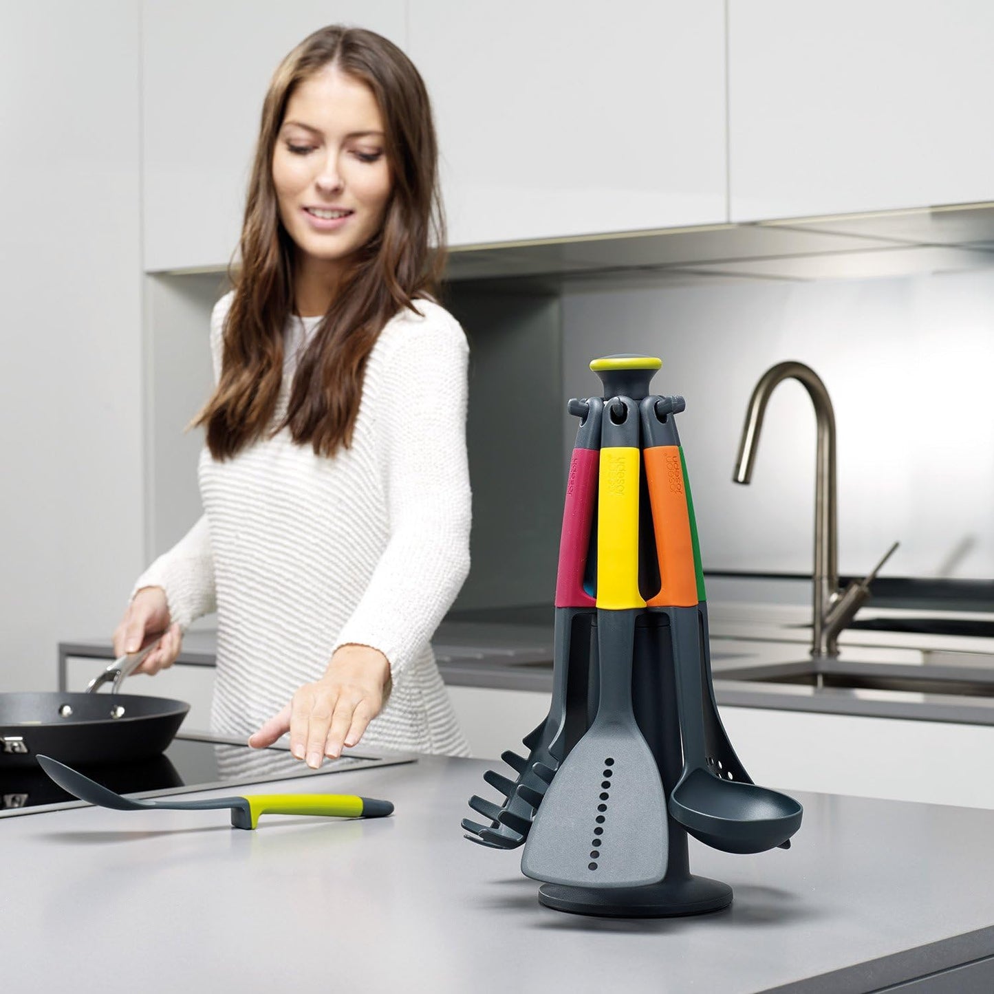 Joseph Joseph Elevate - Kitchen tools & gadgets Carousel 6-Piece Utensil Set with rotating stand, Ergonomic silicone handles, non stick head- Green