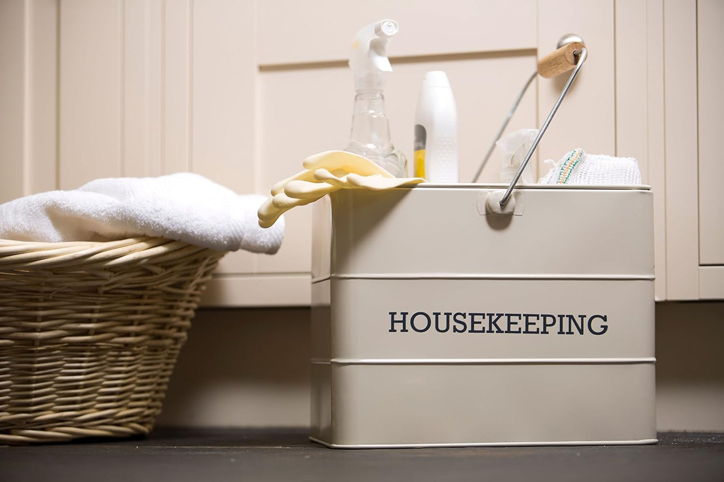 KitchenCraft Living Nostalgia Metal Cleaning Caddy, 33 x 21 x 26 cm - Antique Cream