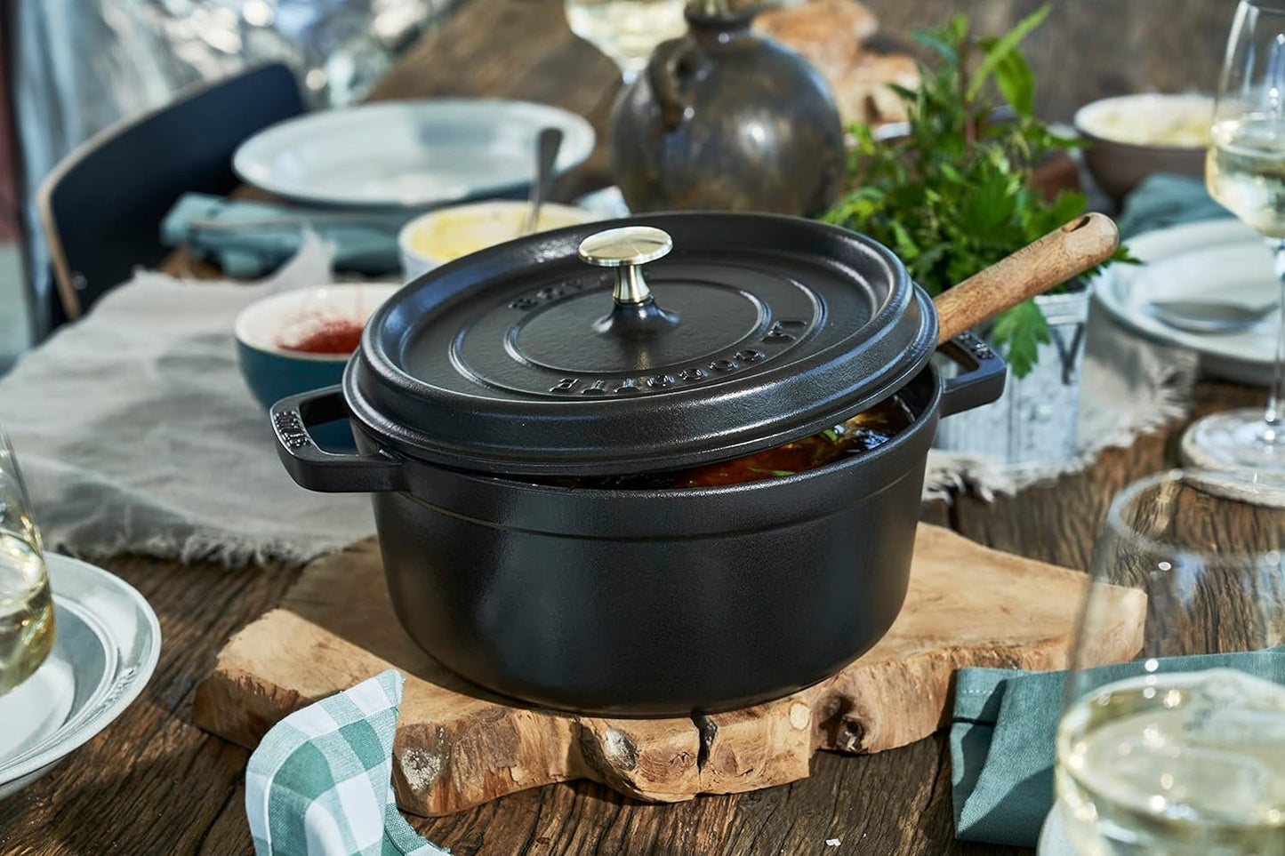 STAUB La Cocotte 7-Quart Cast Iron Round Cocotte, 6.75 L, Made in France, Black