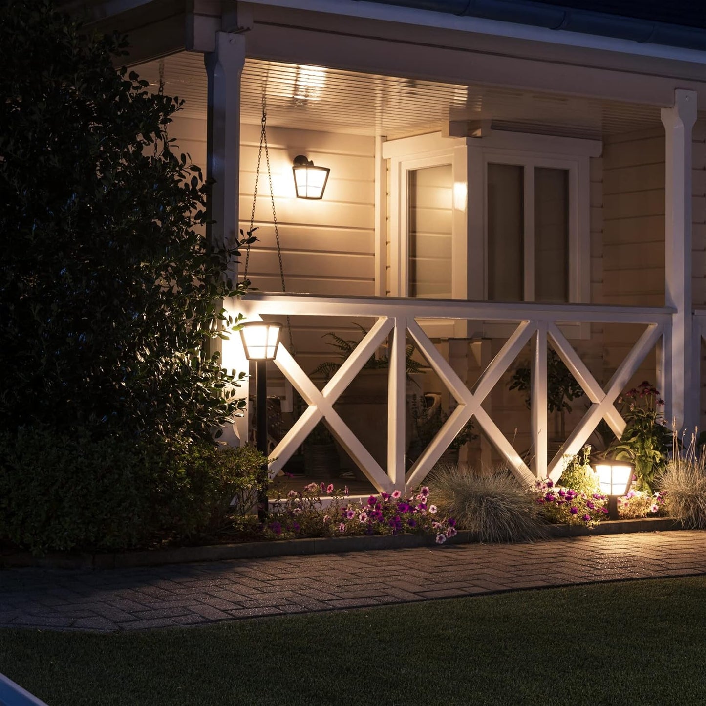 Philips Hue White and Color Ambiance Econic, Smart LED Outdoor Lamppost, Dimmable, Integrated LED, Black