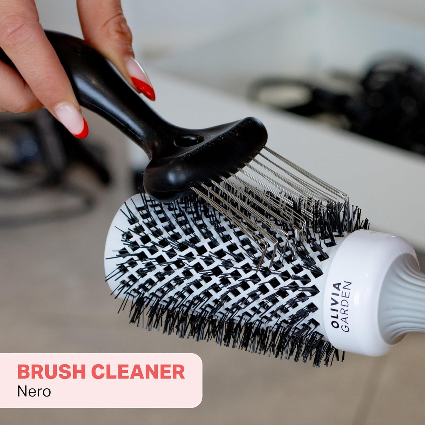 Olivia Garden The Brush Cleaner Brush Cleaner Black - The Quick and Easy Tool to Clean and Prolong the Life of Your Brushes.