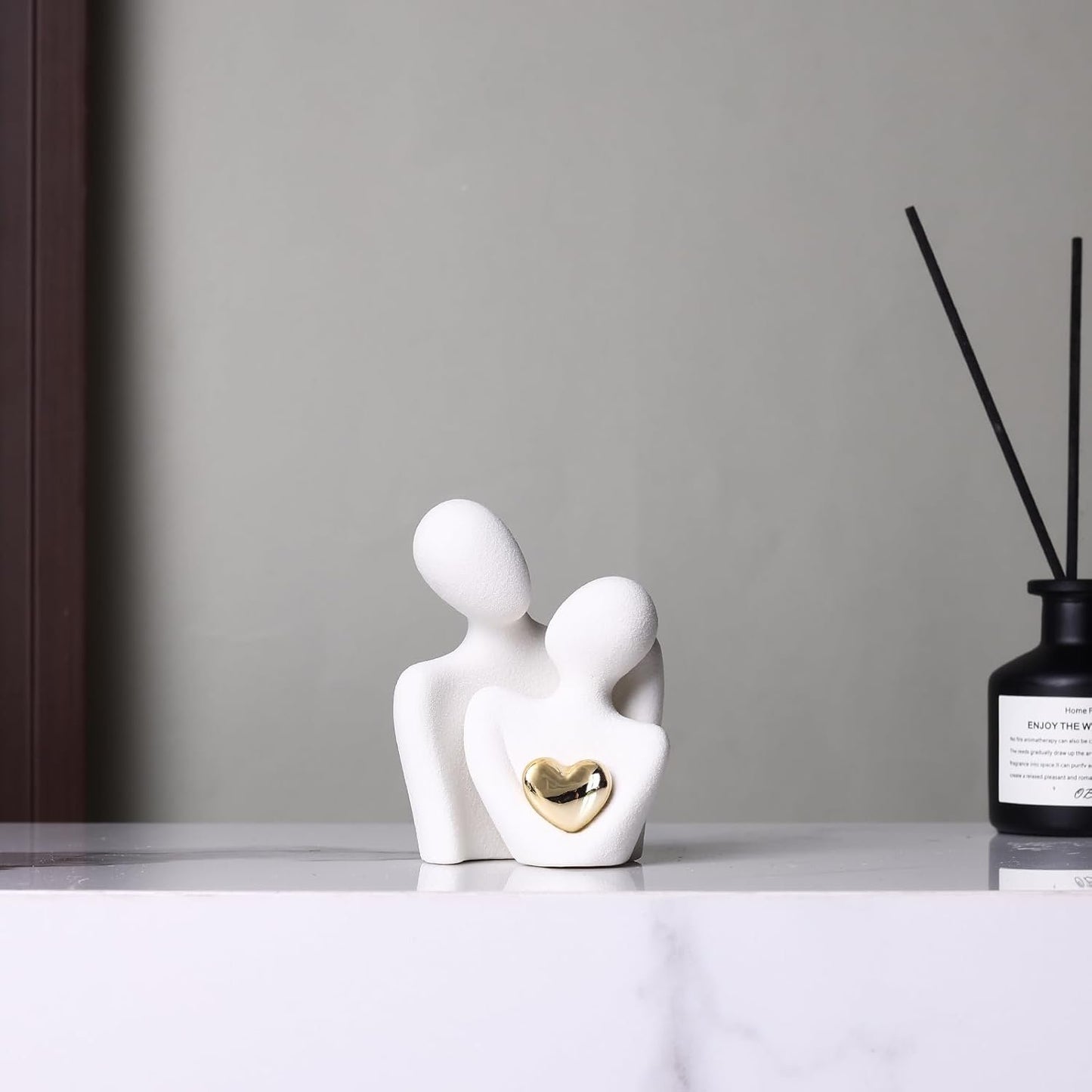 oliruim 8cm Tall Couple Figurines for Home Decoration Modern Sculpture with Gold Heart Design - Home Decoration, Couple Anniversary Gift Wedding (8cm White)