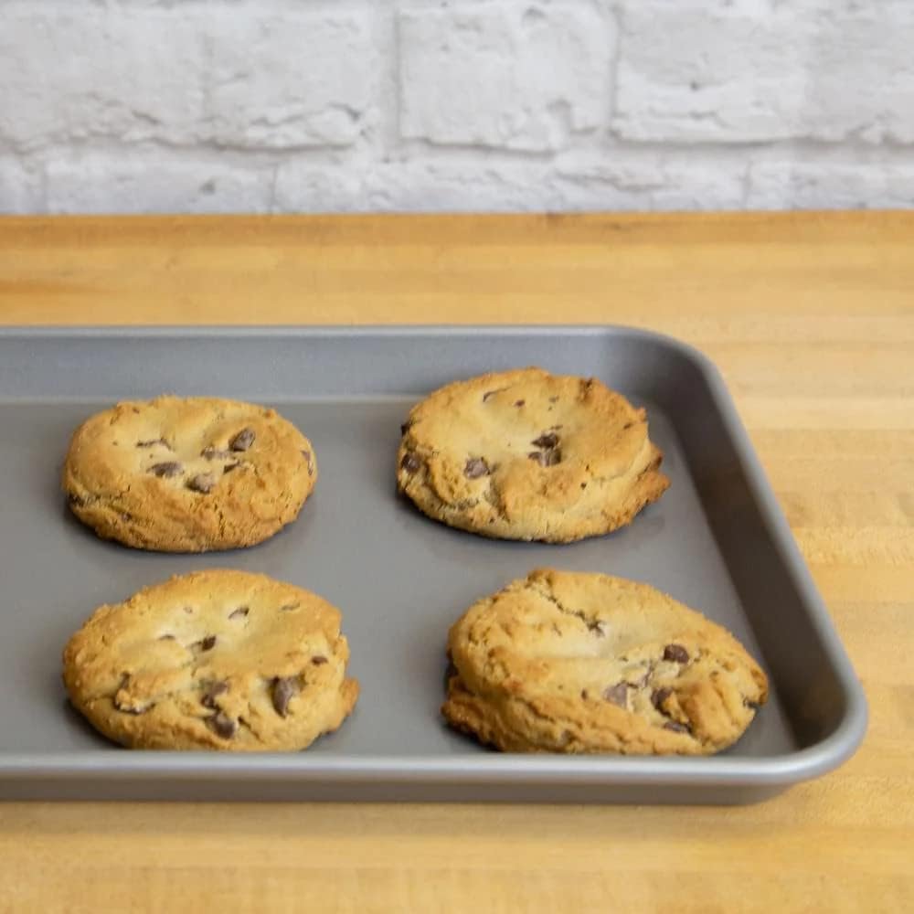 Meyer - BakeMaster Nonstick Baking Sheet (30.5 x 43cm/12 x 17in) - Made in Canada