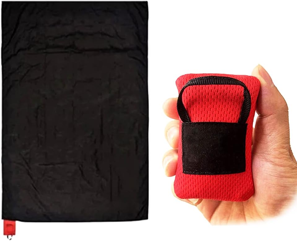 Pocket Picnic Blanket, Red Durable Lightweight Waterproof Sand Proof Beach Camping Travel Mat with Portable Bag for Outdoors Activities (70 * 110cm)