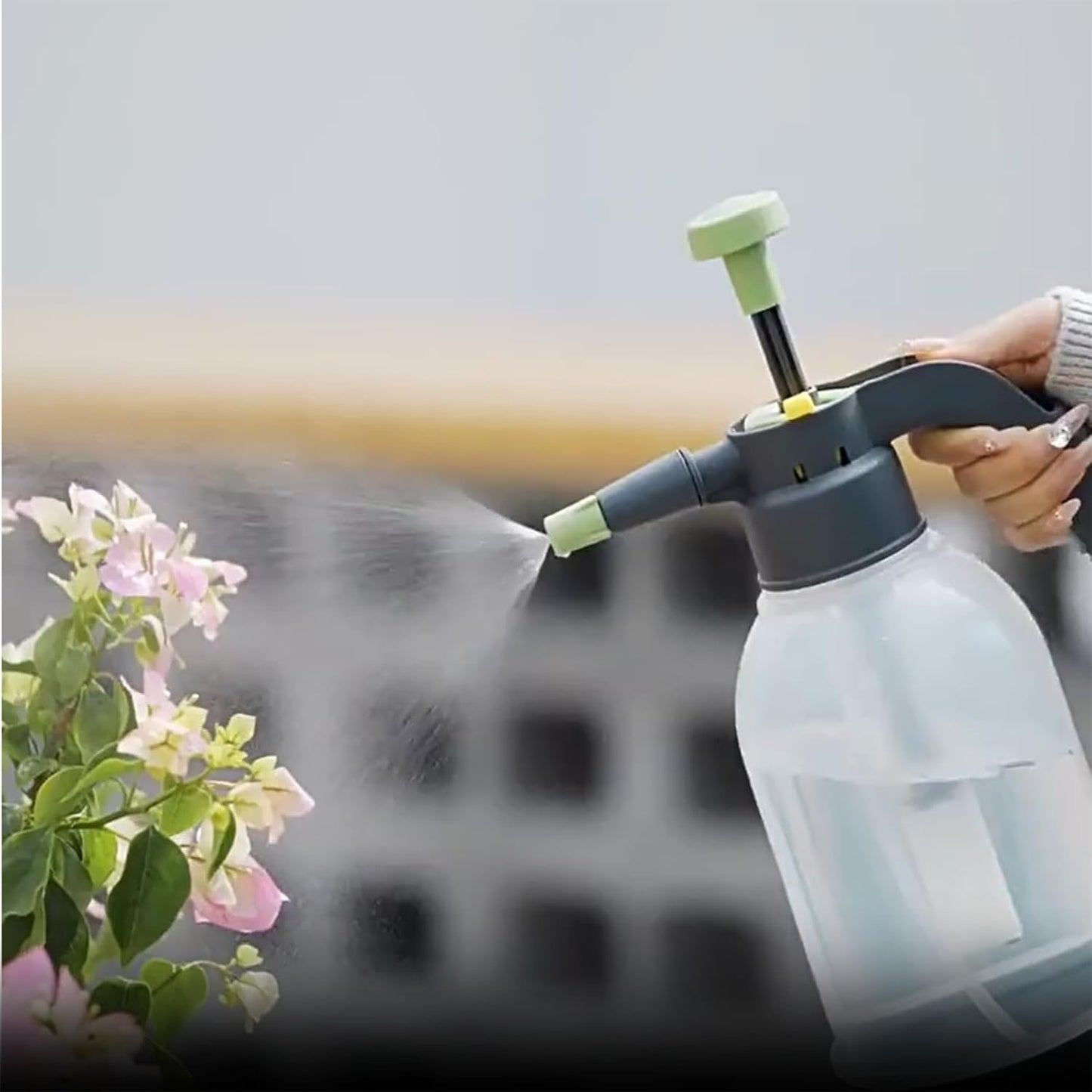 2L Plant Watering Can Plant Pressure Bottle Sprayer, Hand-Held Misting Spray Bottle with Adjustable Nozzle (Green+Grey)