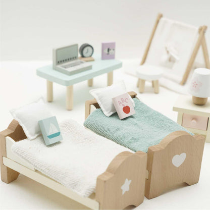 Le Toy Van - Wooden Doll House Daisylane Children's Bedroom Play Set For Dolls Houses, Dolls House Furniture Sets - Suitable For Ages 3+