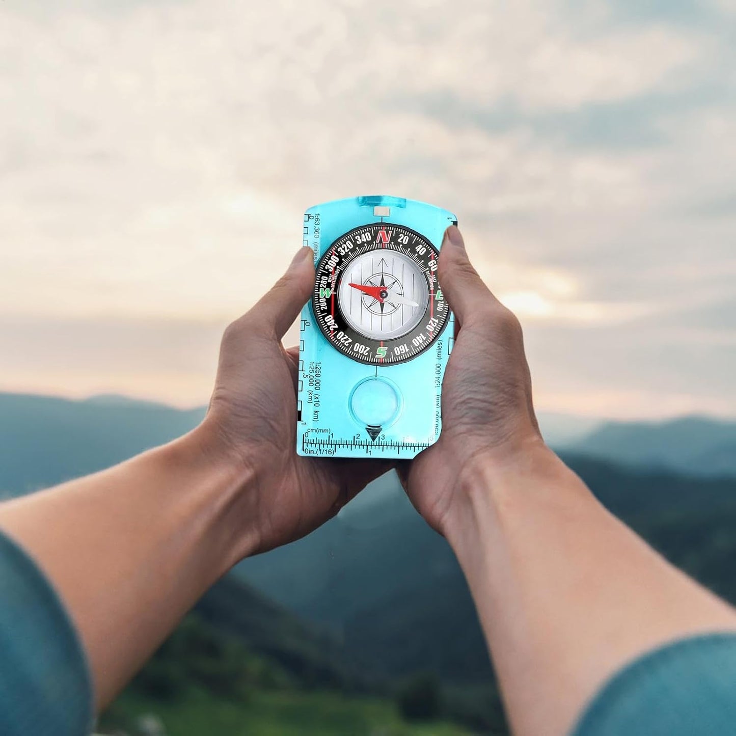 Small Compass for Hiking,Precise Portable Orienteering Compass - Lightweight Travel Supplies, User Friendly Camping Gear for Mountaineering