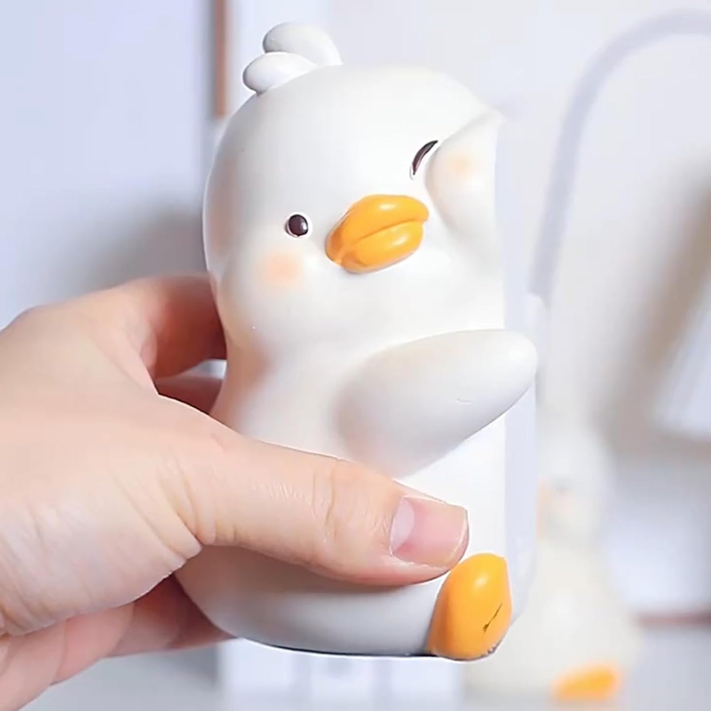 LADDERU Hug Duck Bookends, Cute Book Ends Decorative Bookends for Shelves, Creative Resin Boo1k Holders for Shelf Desk Home Office Decoration (Duck)