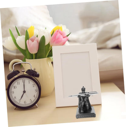HOODANCOS 1 Set Knight Statue Pen Holder Set Unique Decorative Desk Accessory with Fountain Pen for Workspace Organization and Elegant Presentation