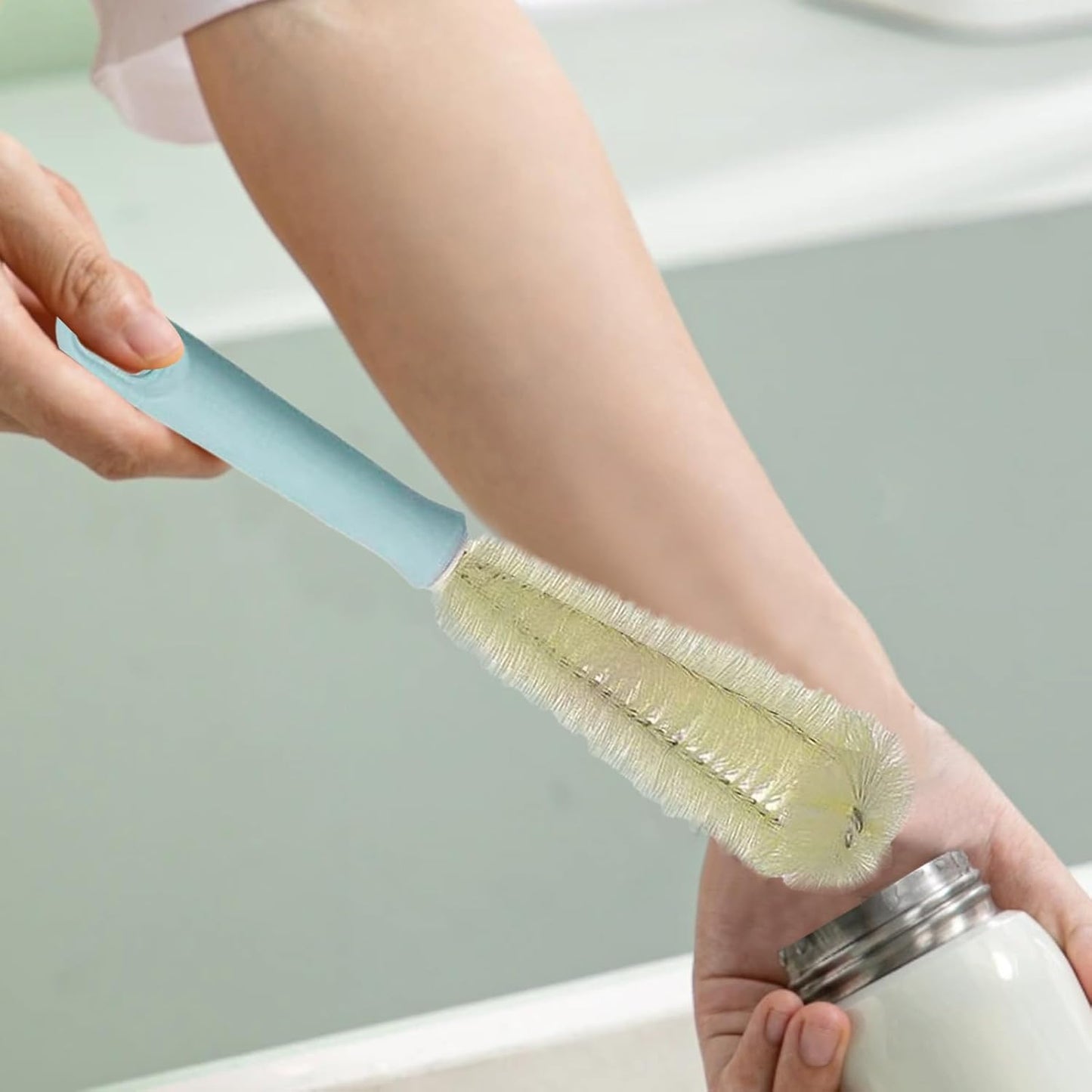 Water Bottle Brush, Short Handle Spiral Cup Brush Cleaner, Multipurpose Portable Scrubber, Compact Non-Scratch Cleaning Tool, Ideal for Tumblers, Glasses, Flasks, Mugs, Containers