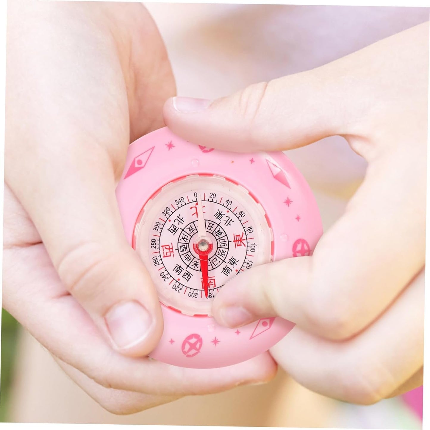 GOOHOCHY Mini Compass for Student Outdoor Portable Plastic and Metal Material Compact Design Random Color