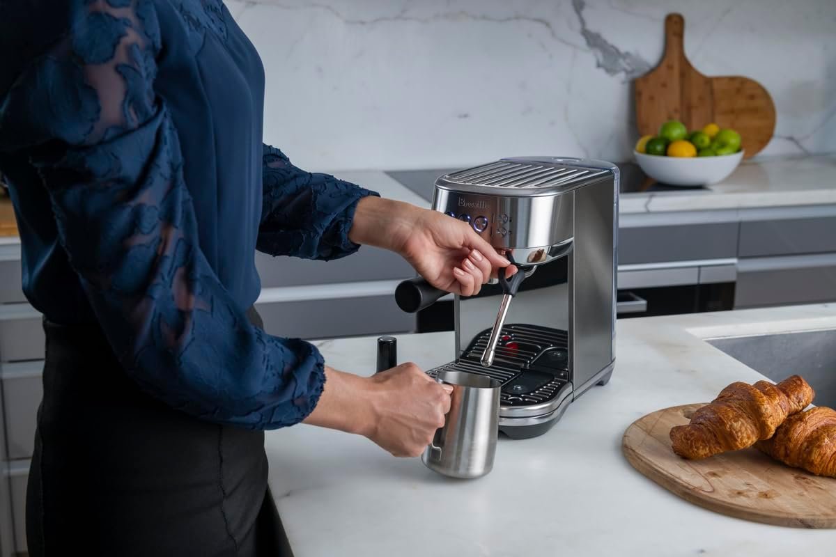 Breville the Bambino Plus Espresso Machine with Auto Milk Frother, Espresso Maker with Seconds Heat Up, Cappuccino & Latte Machine for Home, BES500BST, Black Stainless Steel