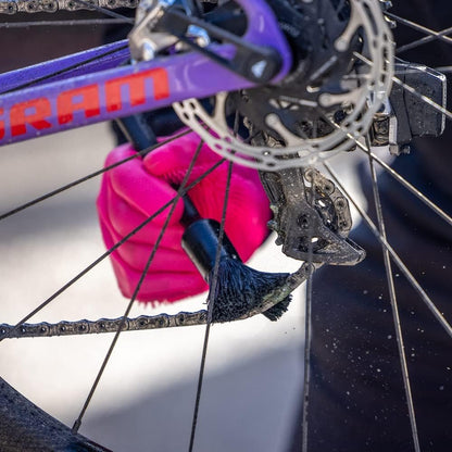 Muc-Off Drivetrain Detailing Brush – Bike Cleaning Brush with Easy Grip Handle – Soft and Durable Nylon Bristles Brush – Apply Transmission Cleaner