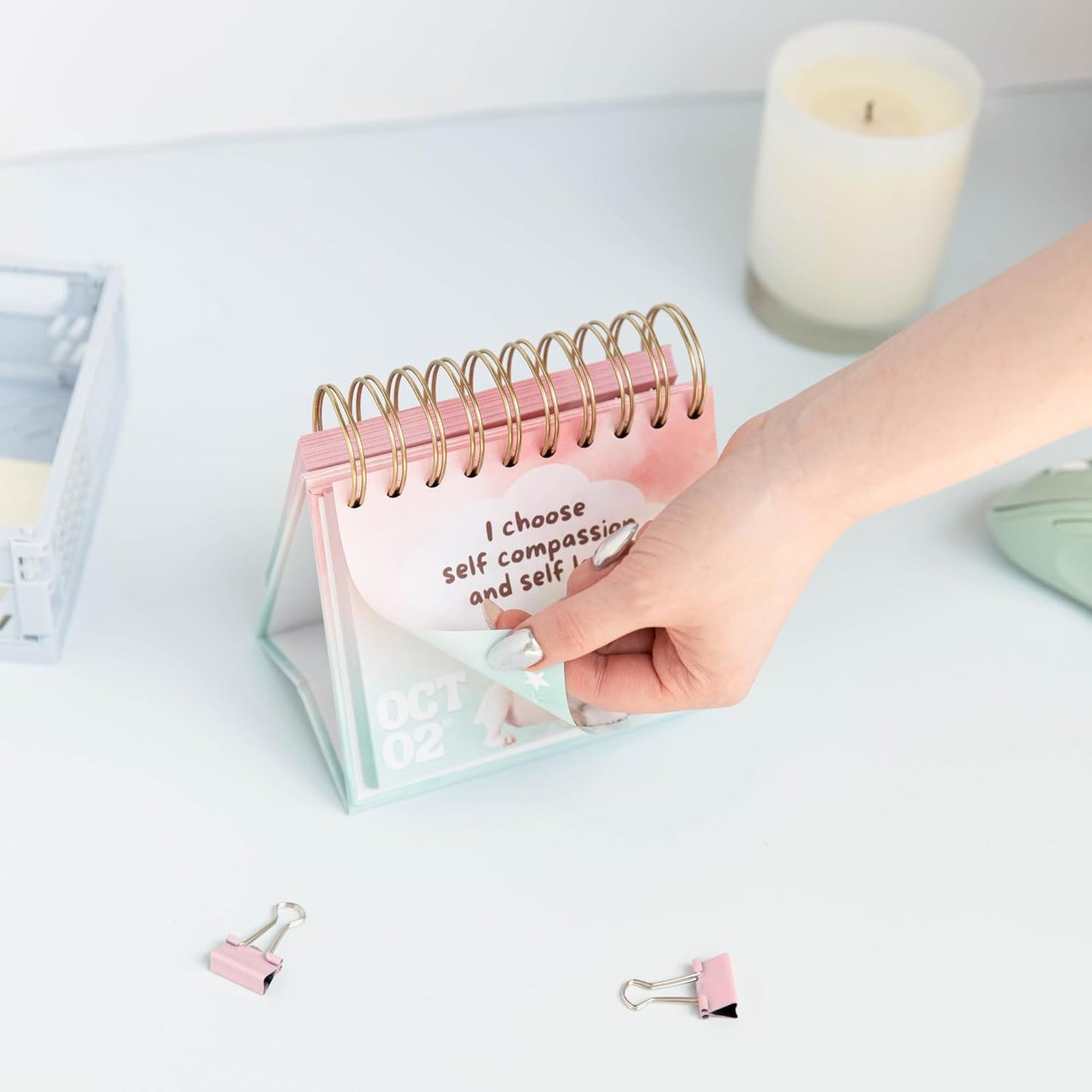 Catchyourdreams Daily Motivational Calendar - Perpetual Flip Calendar with Positive Affirmations to Start Your Day With a Smile - Inspirational Decor Gift for Women Dog Cat Desk Accessories