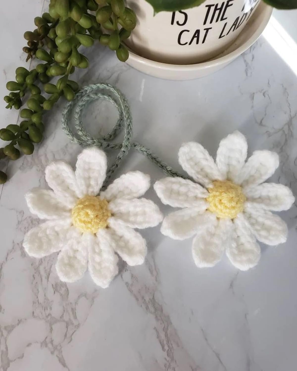 Crochet Daisy Car Accessories for Women Cute Rear View Mirror Hanging Charms Handmade Daisy Flower Gifts for Crochet Lovers Car Decor Automotive Interior Aesthetic(White)