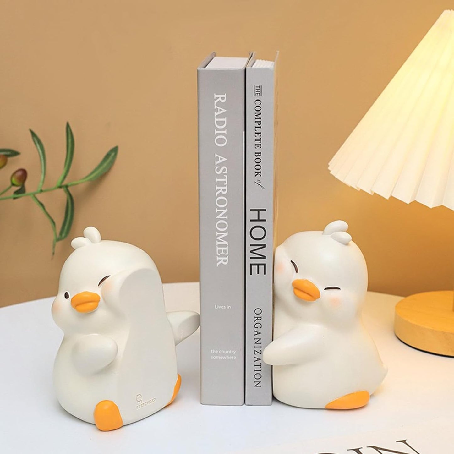 LADDERU Hug Duck Bookends, Cute Book Ends Decorative Bookends for Shelves, Creative Resin Boo1k Holders for Shelf Desk Home Office Decoration (Duck)