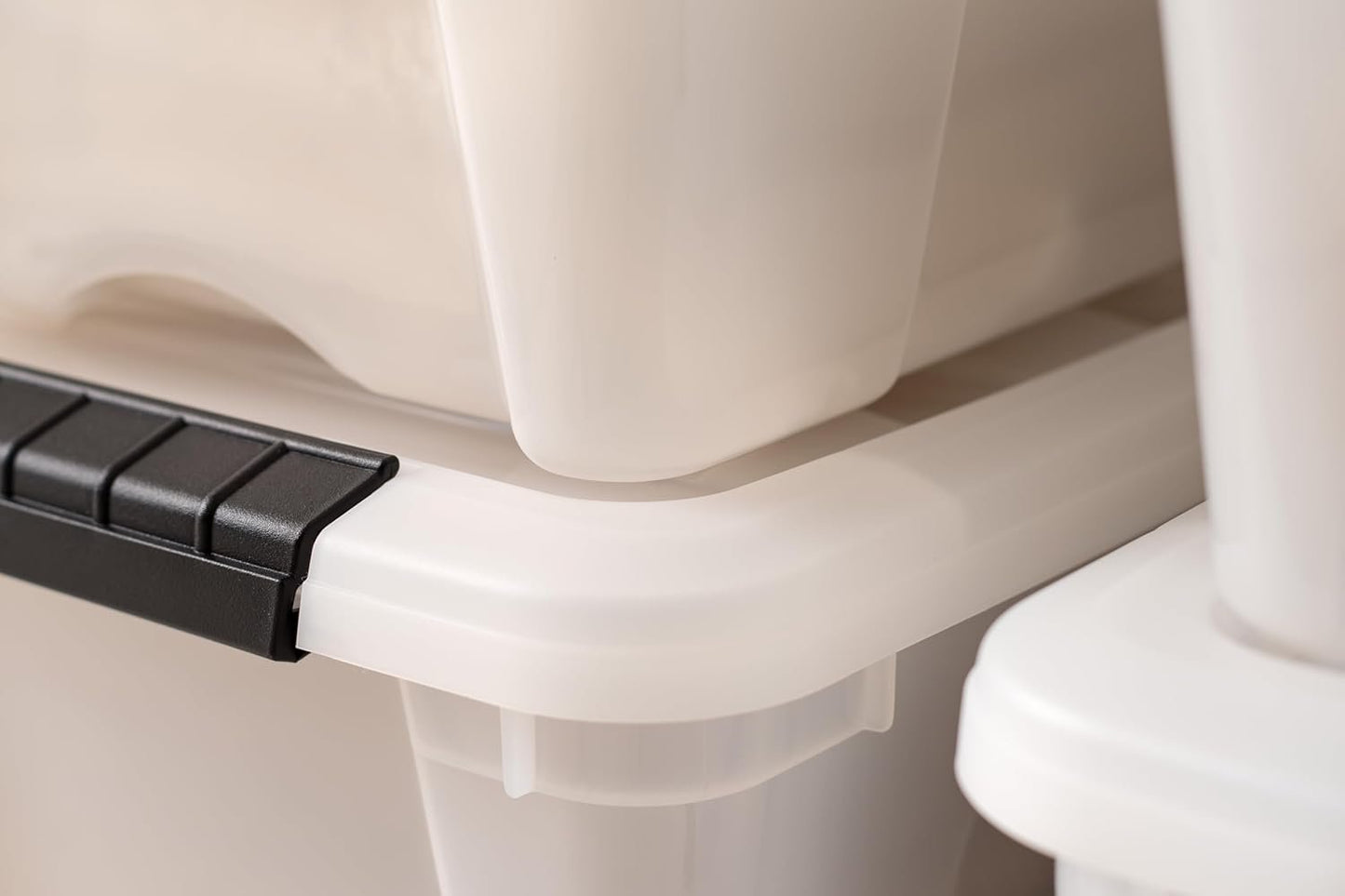 IRIS USA 12 L Plastic Storage Box with Lid and Latches - 6 Pack - BPA-Free, Discreet Organizing Solution, Durable Nestable Stackable Containers, Secure Pull Handle - Pearl