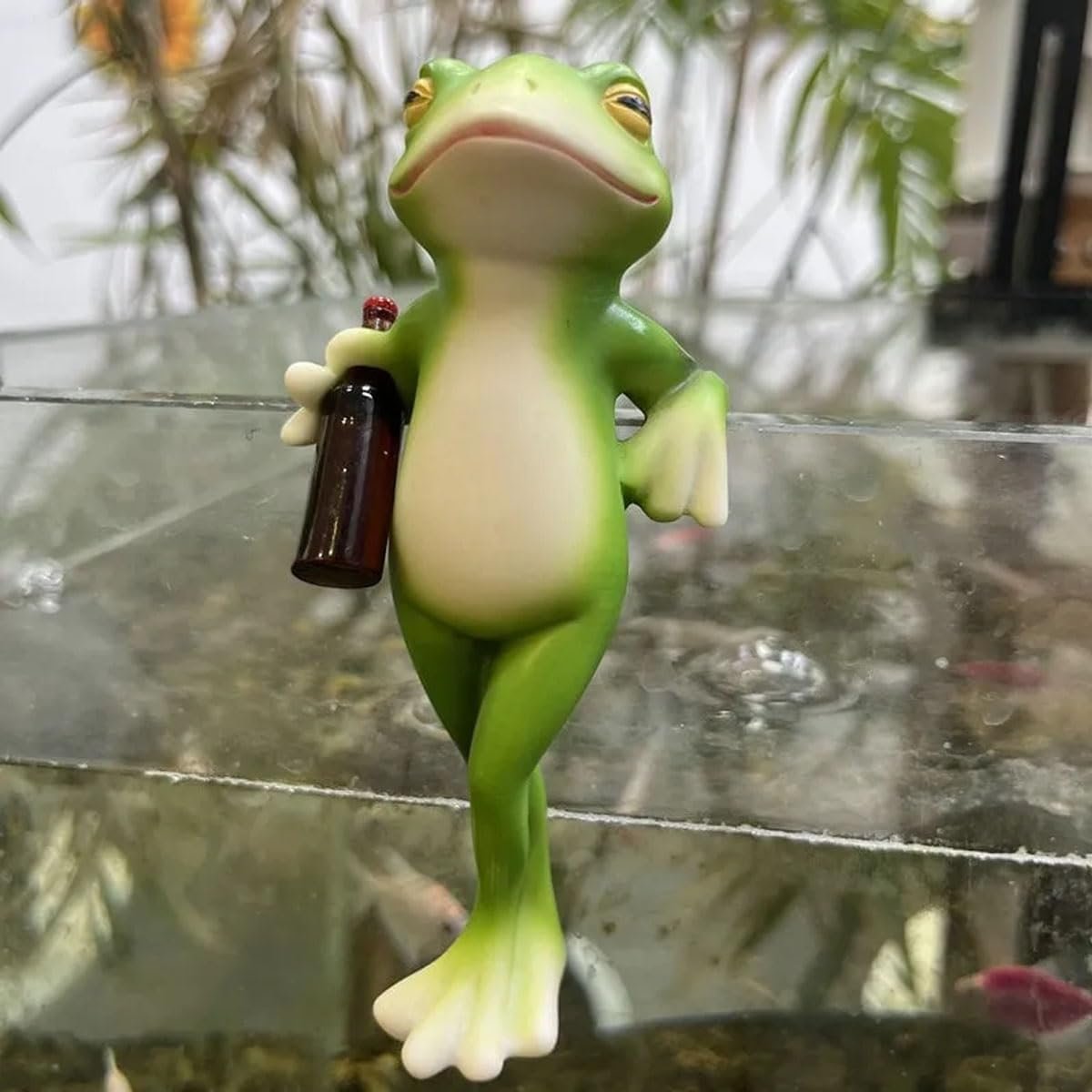 Vianys Tipsy Frog, Sherum Funny Drinking Frog Statue Hugger, Pubyfun Cute Art Frog Hanger, Resin Flower Pot Hanging Ornament Garden Decor for Outdoor Planters, Balcony, Fence, Patio & Yard(B)