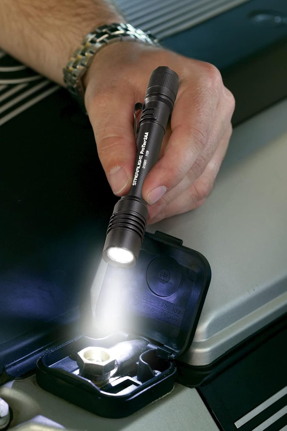 Streamlight 88033 ProTac 2AA 250 Lumen Professional Tactical Flashlight with High/Low/Strobe w/ 2 x AA Batteries - 250 Lumens