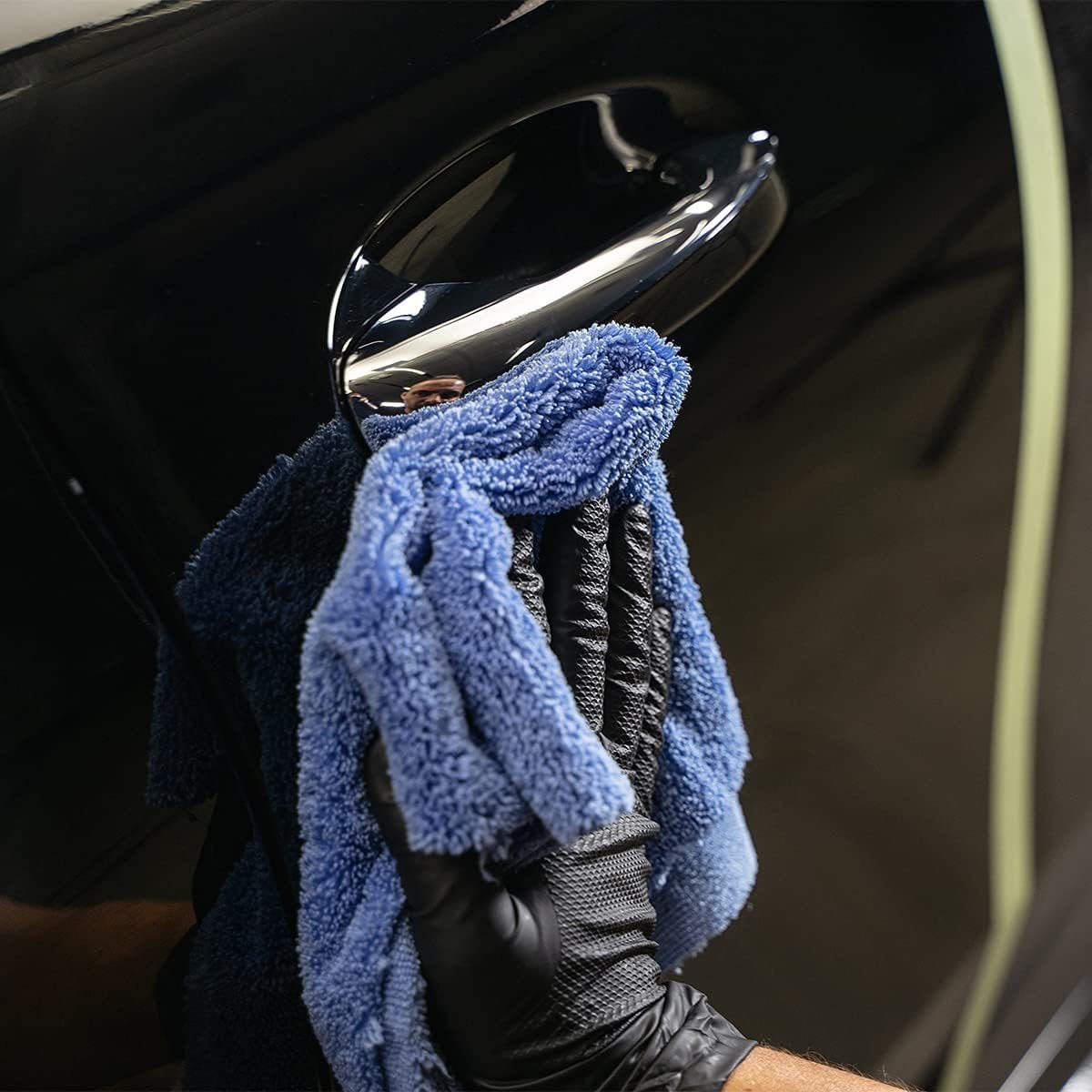 Maniac Car Detaling Line, Exterior Quick Detailer, Maximum Shine and Protection in a Few Steps, Cleans, Polishes and Protects Car Exterior Surfaces, 500 ml