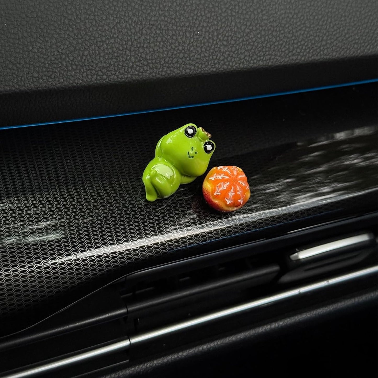8 PCS Cute Frog Car Rearview Mirror Ornaments, Fun Mini Frogs Tangerine Cars Dashboard Decorations, Automotive Interior Accessories for Women Men
