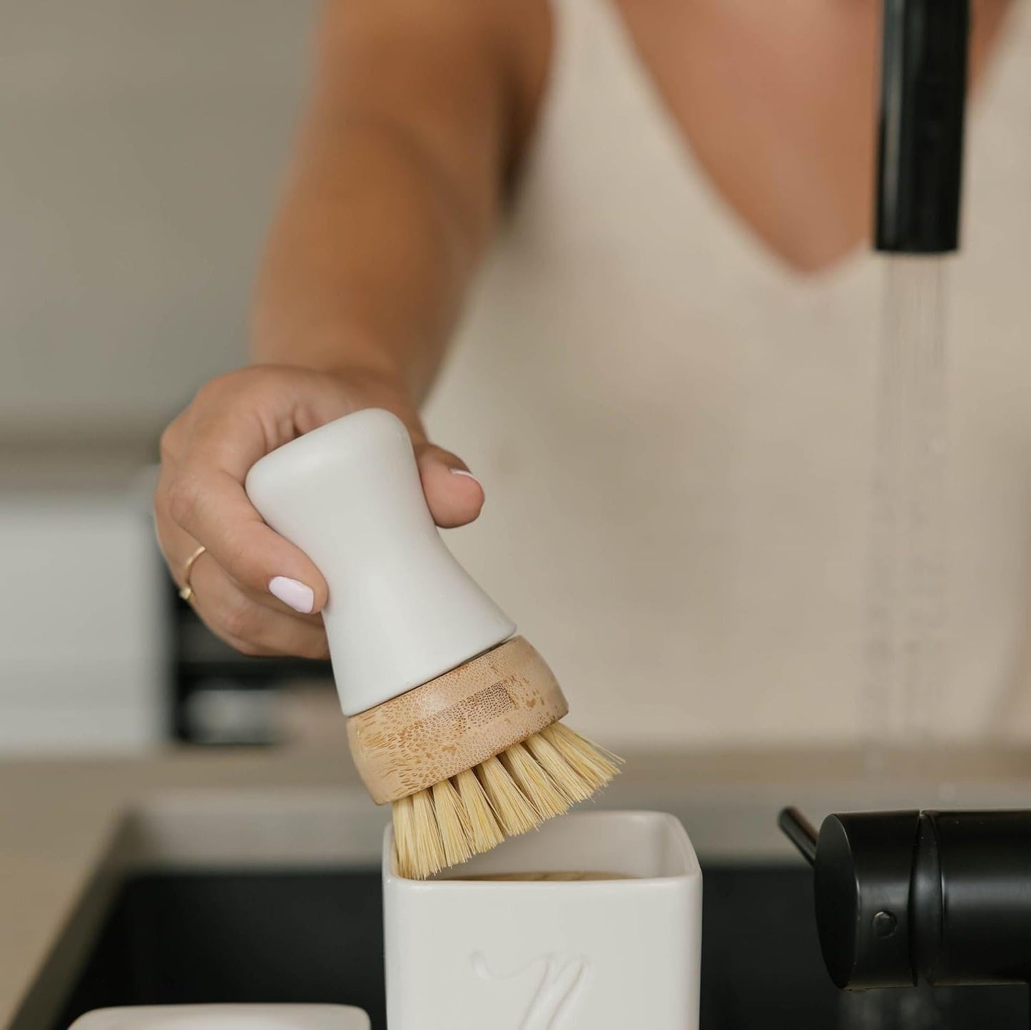 Nellie's Forever Brush - Ultimate Bristle-Brush for Dishwashing - Durable Handle - Versatile Scrubbing Power - Replaceable Brush Head - Long-Lasting Design - Practical Kitchen Essential