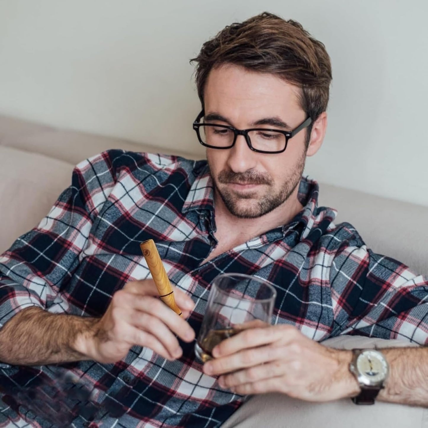 SVELNIO Aromatherapy Essential Oil Inhaler, Smoking Quit Inhaler Stick, Personal Wooden Essential Oil Diffuser with 3 Packs of Empty Cotton Wicks