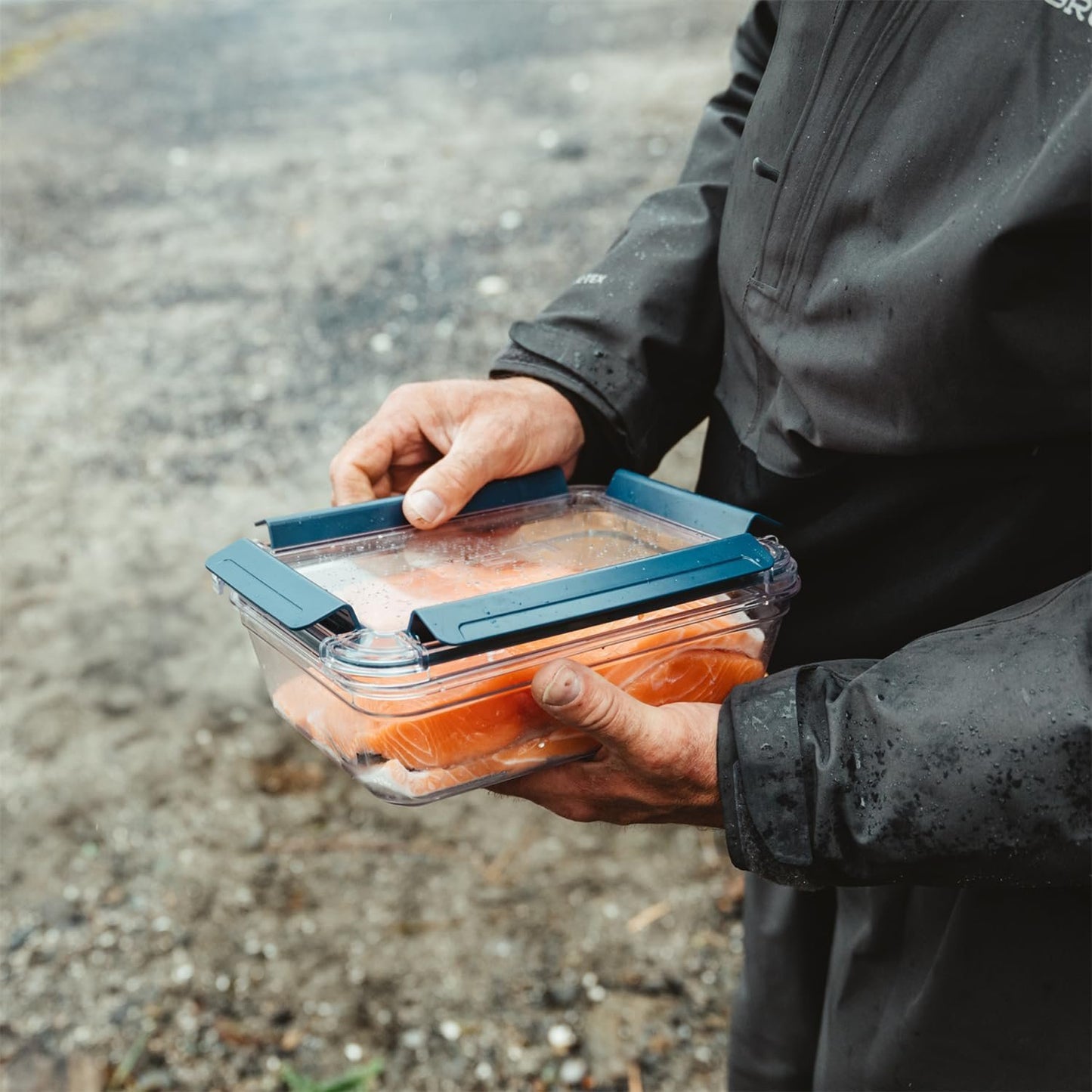 YETI Food Storage Container, BPA Free, Locking & Airtight Lid, Microwave & Freezer Safe, Leak-Proof, Cooler and Thin Ice Compatible, Navy, Large