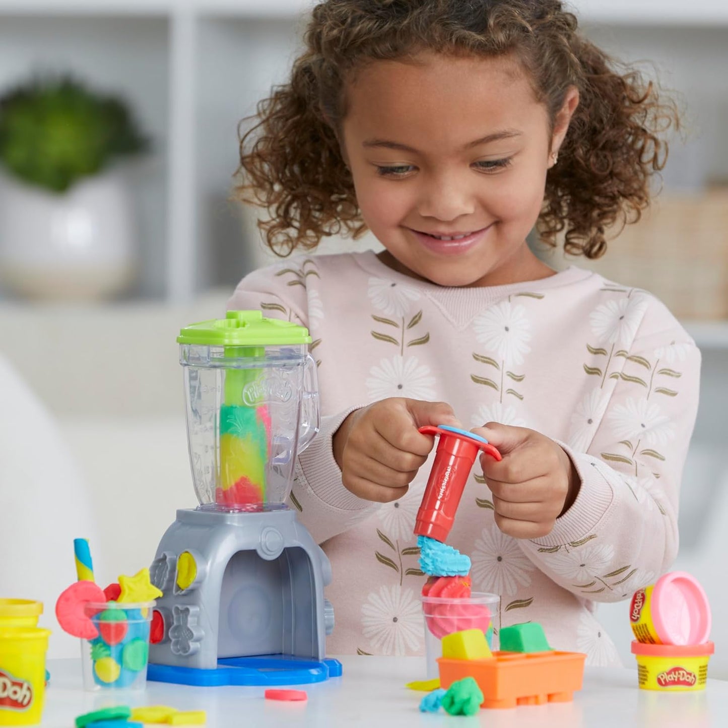 Play-Doh Swirlin' Smoothies Toy Blender Playset, Play Kitchen Appliances, Kids Arts and Crafts Toys for 3 Year Old Girls and Boys and Up