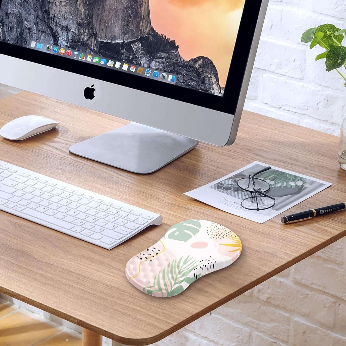 iCasso Mouse Pad with Wrist Support,Wrist Rest,Ergonomic Mouse Pad,Pain Relief Keyboard Wrist Rest, Comfortable Memory Foam Mousepad with Non-Slip PU Base Mouse Pads for Desk Computer Keyboard Home Office