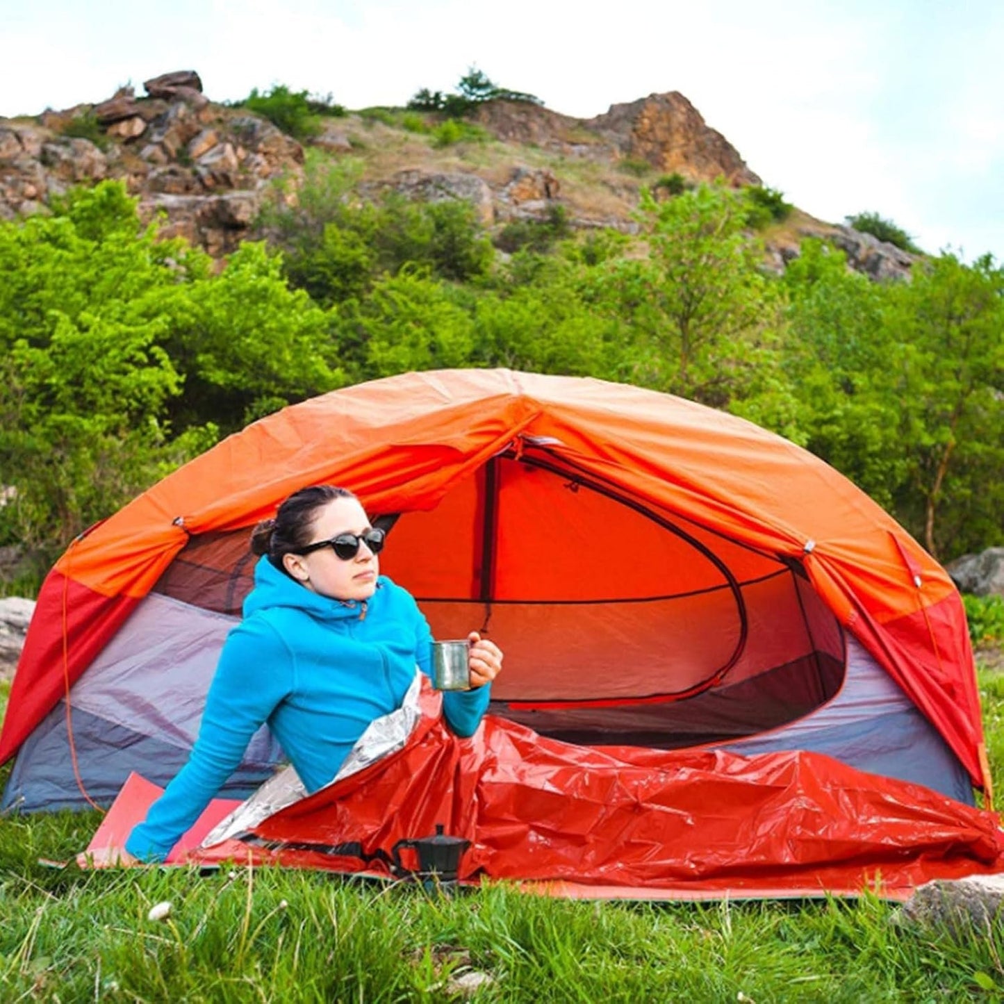 GUANGLU Emergency Survival Shelter Kit - Emergency Blankets Thermal Survival Blankets Camping Rescue Blanket Waterproof Lightweight Emergency Sleeping Bag for Camping Hiking Outdoor Activities