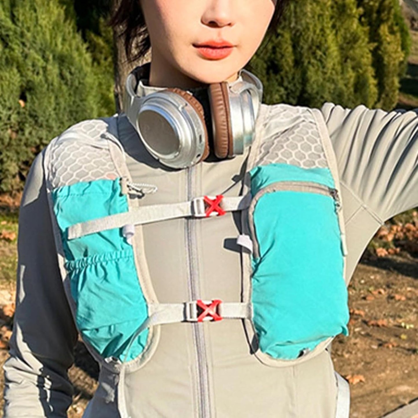 Running Hydration Pack, Reflective Lightweight Vest, 15.75x8.66x3.15 Inches Breathable Sports Bag, 1.5L Water Bladder Carrier, Outdoor Workout Gear for Women Camping Riding Travel