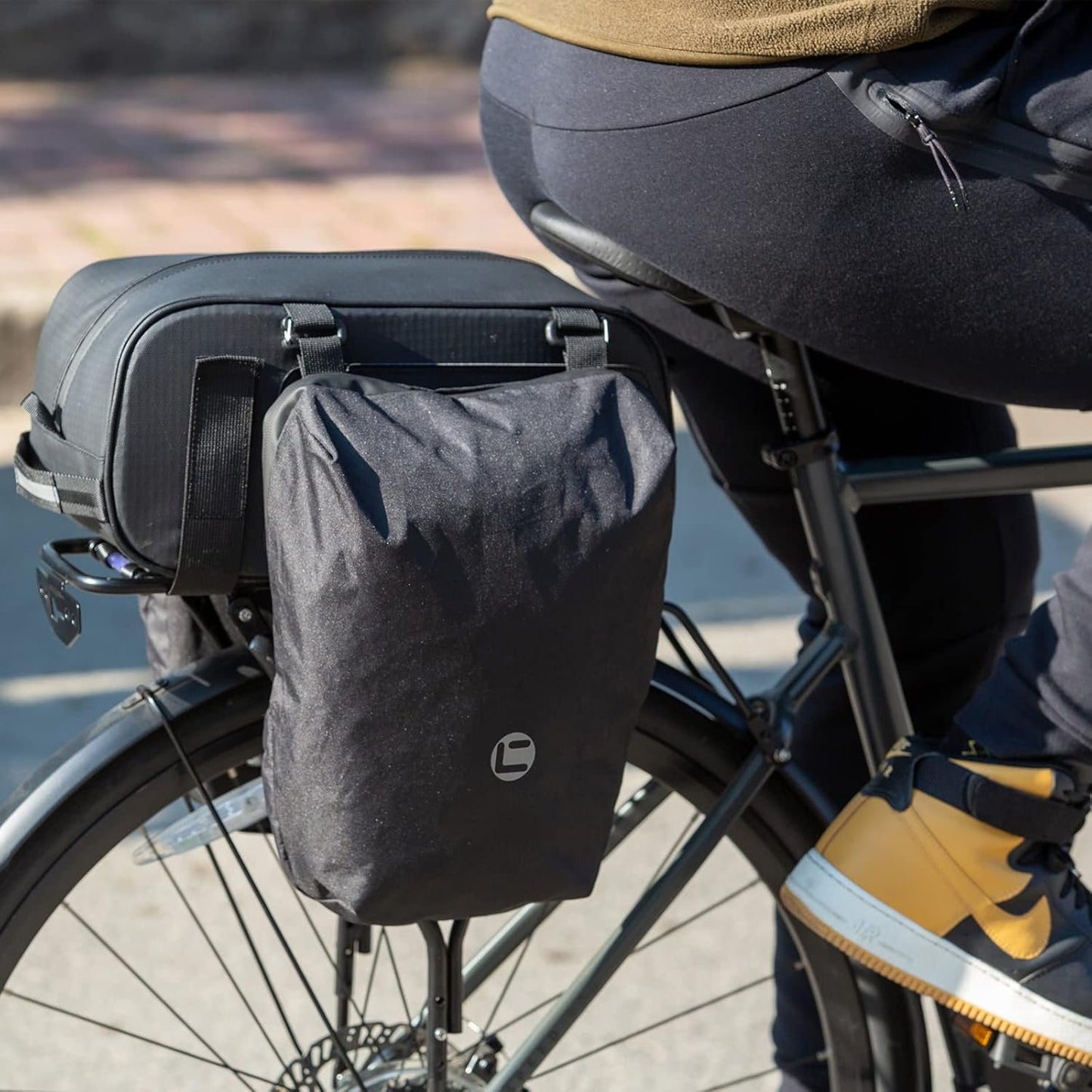 HuiJuKeJi Bike Trunk Bag Bicycle 26L Storage Pannier Saddle Bag Multifuction Rear Bike Cargo Rack Bags with Reflective Strips Waterproof Travel Accessories Expandable Luggage Trunk Bag for Cycling