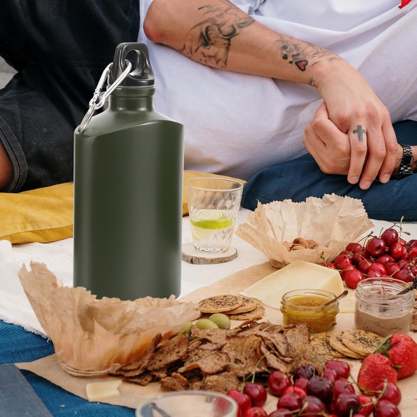 SUPVOX Portable Canteen, Wear-Resistant Aluminum Water Bottle with Hook, 500ml Capacity, Army Green, Ideal for Hiking, Camping, Travel, Outdoor Activities