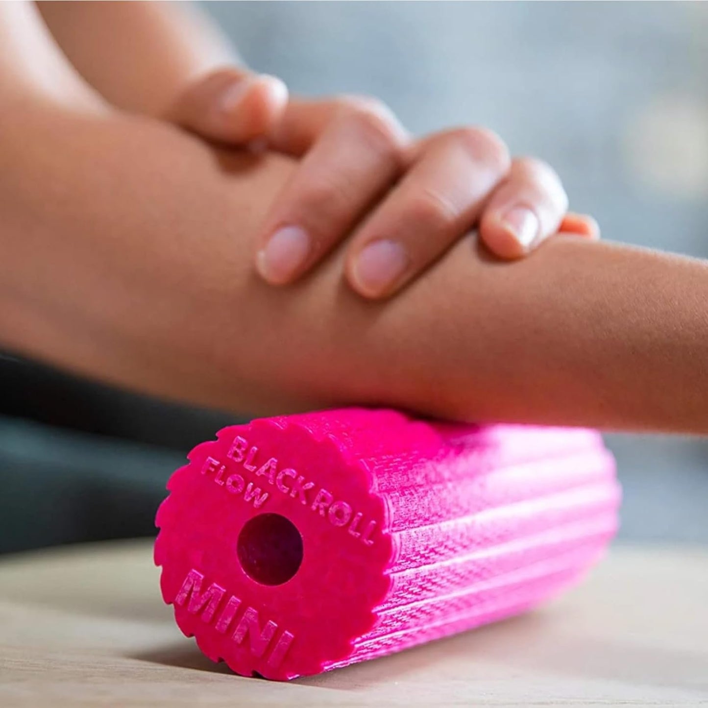 BLACKROLL® Mini Flow Fascia Roller (15 x 5 cm), Small Fitness Roller for Self-Massage, Handy Massage Roller for Travel, Office or Gym, Medium Hardness, Made in Germany