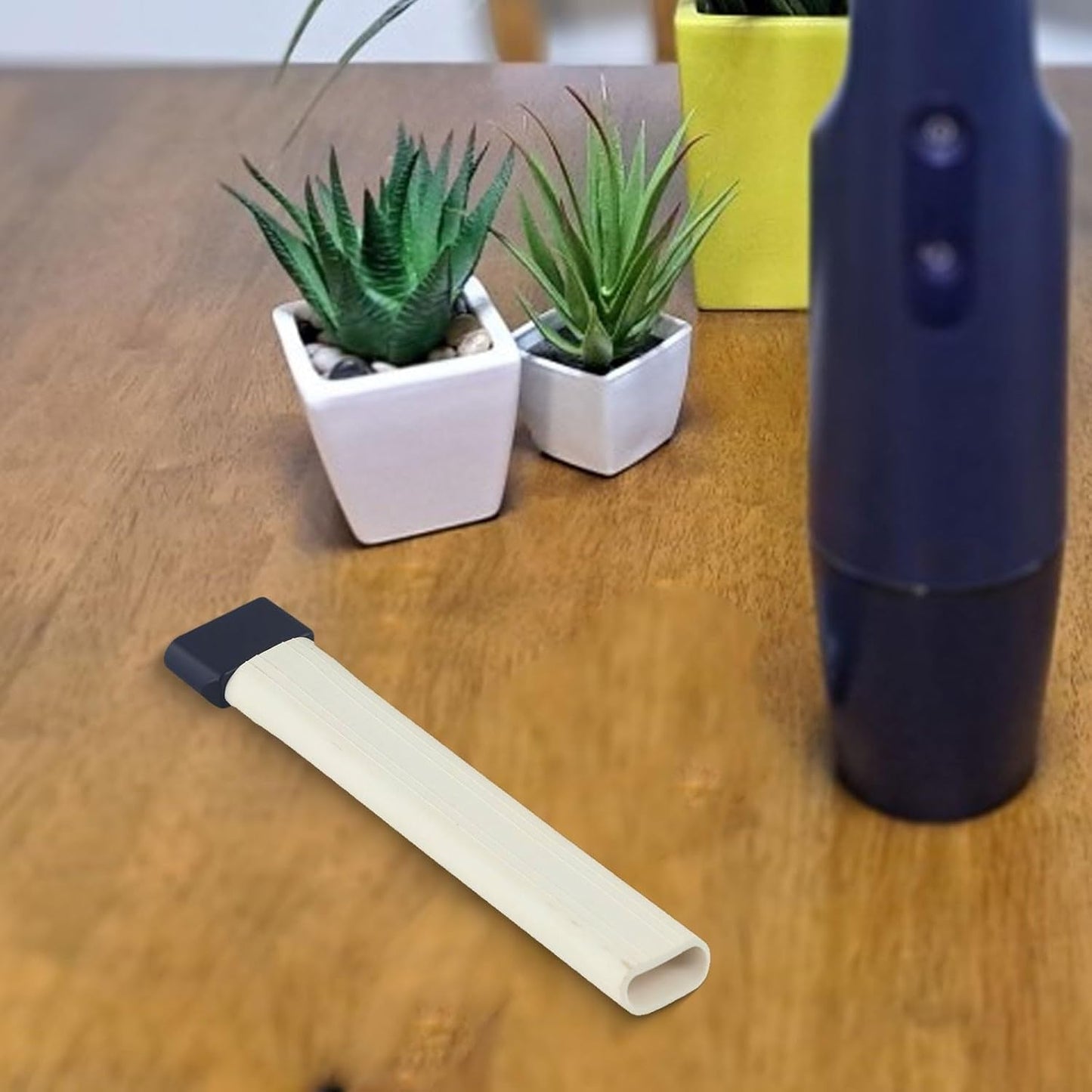 The Essential Cleaning Companion è uno strumento flessibile per fessure progettato per la gamma di aspirapolvere Eufy