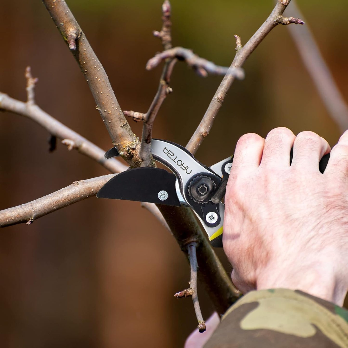 Astorn Premium Bypass Pruning Shears for Gardening - Heavy Duty, Ultra Sharp Garden Shears w/Ergonomic Soft Grip Handle - Made with High Grade Carbon Steel - Ideal for Cutting, Gardening and Trimming