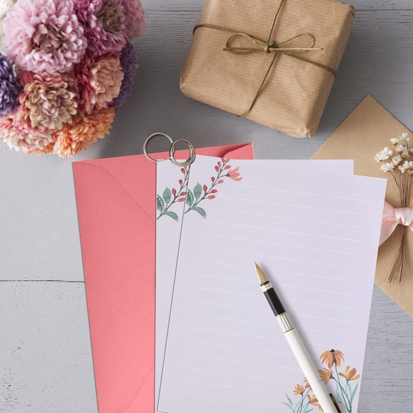 24 Pcs Stationery Paper and Envelopes Set Lined Letter Paper 16 Flower Writing Paper with 8 Envelopes Writing Stationery Paper Floral Stationery Paper Cute Stationery Set for Invitation Gifts Kids