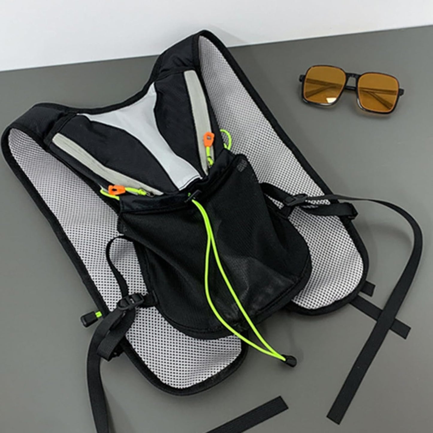 Running Hydration Vest, Portable Outdoors Kit, 11.81x18.5in Reflective Design, Organizer Bag, Multiple Pockets Set for Trekking, Camping, Cycling, Mountain, Sport Activity