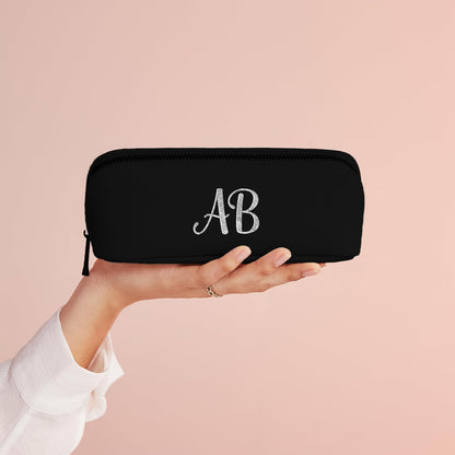Caribu design Personalised Cosmetic Case with Name Initials Text – Makeup Bag for Travel Home Faux Leather Cosmetic Bag for Her Makeup Organizer Accessories, Black + Black Zipper, elegant