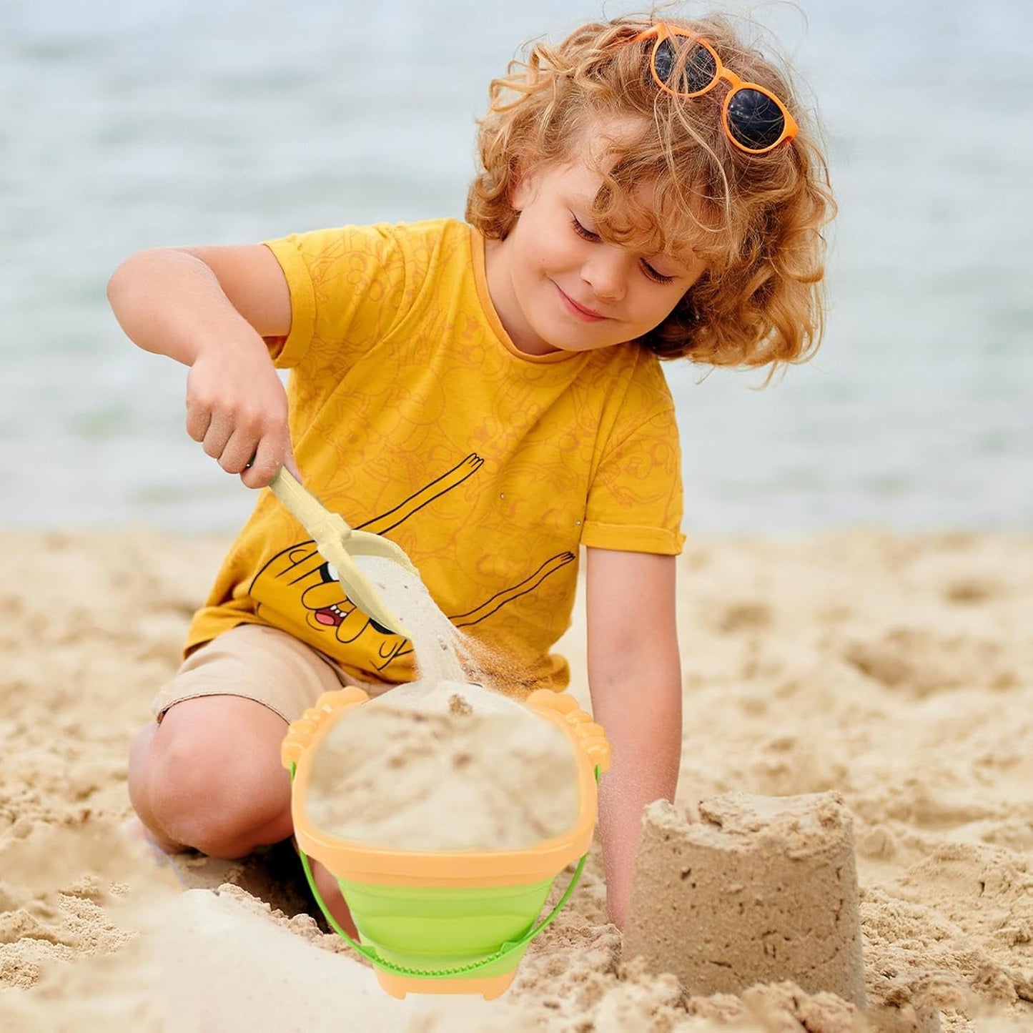 Fbinys Beach Sand Toy, Children's Sand Shovel with Foldable Bucket, Outdoor Interactive Play Set, Digging, Stacking, And Shaping Castles for Kids Aged 3-10 Years Old