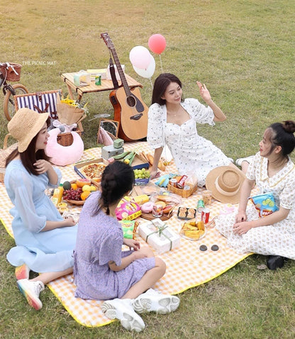 Picnic Mat,Large Sandproof Waterproof Camping Portable Travel Blanket, Foldable Blanket Beach Mat Handy for Outdoor Indoor Family Beach Park Grass,Hiking, Music Festiva (Red White Grid)